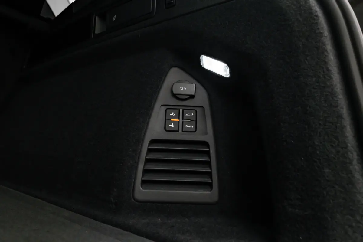 3.0 TSi eHybrid 4MOTION R l Trekhaak Elektr. l DYNAUDIO | SoH 99% l Nappa Leder l Elektr. Stoelen incl Memory l 21" Black/Graphite Matte l