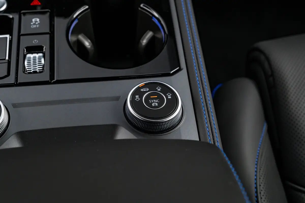 3.0 TSi eHybrid 4MOTION R l Trekhaak Elektr. l DYNAUDIO | SoH 99% l Nappa Leder l Elektr. Stoelen incl Memory l 21" Black/Graphite Matte l