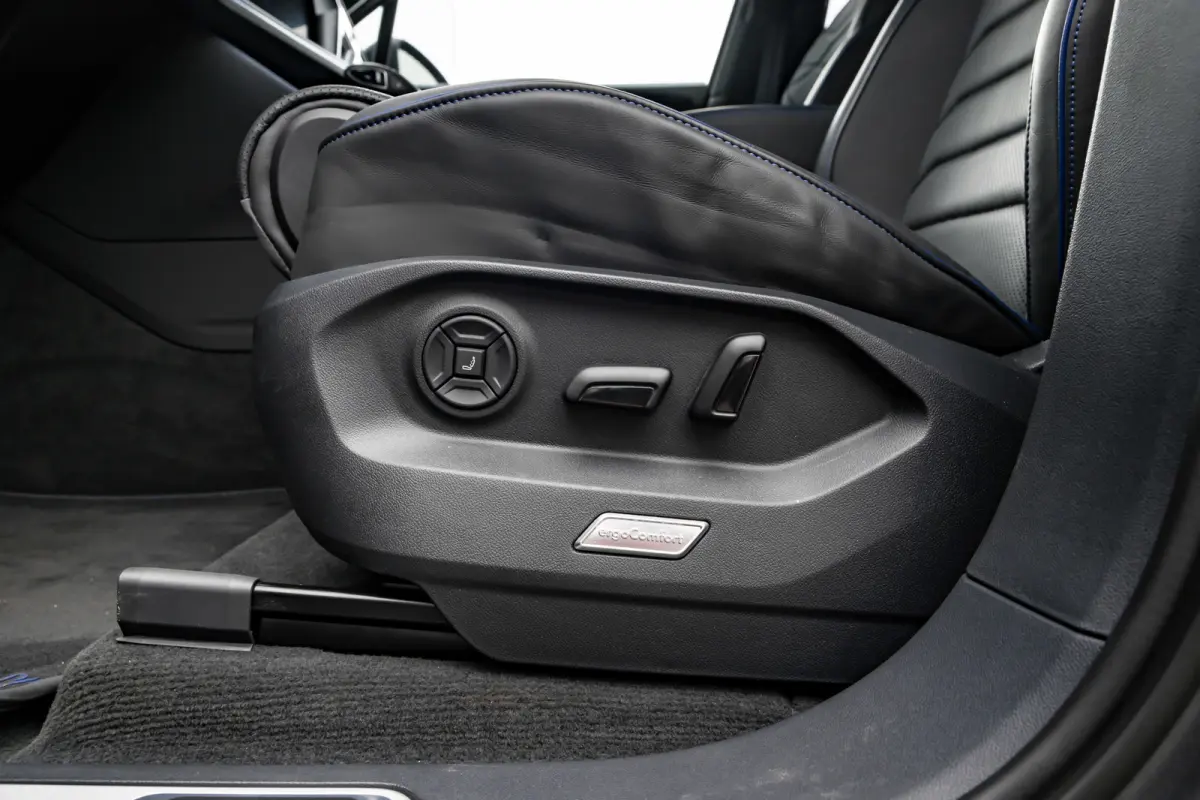3.0 TSi eHybrid 4MOTION R l Trekhaak Elektr. l DYNAUDIO | SoH 99% l Nappa Leder l Elektr. Stoelen incl Memory l 21" Black/Graphite Matte l