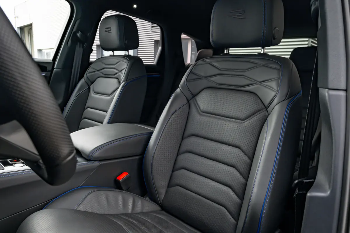 3.0 TSi eHybrid 4MOTION R l Trekhaak Elektr. l DYNAUDIO | SoH 99% l Nappa Leder l Elektr. Stoelen incl Memory l 21" Black/Graphite Matte l