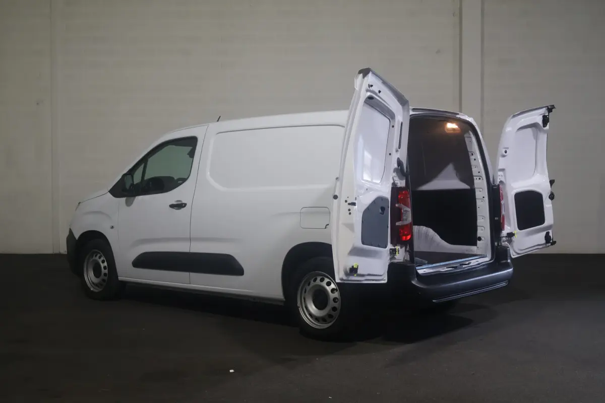 1.5 BlueHDI Premium Long 130PK Automaat Navigatie