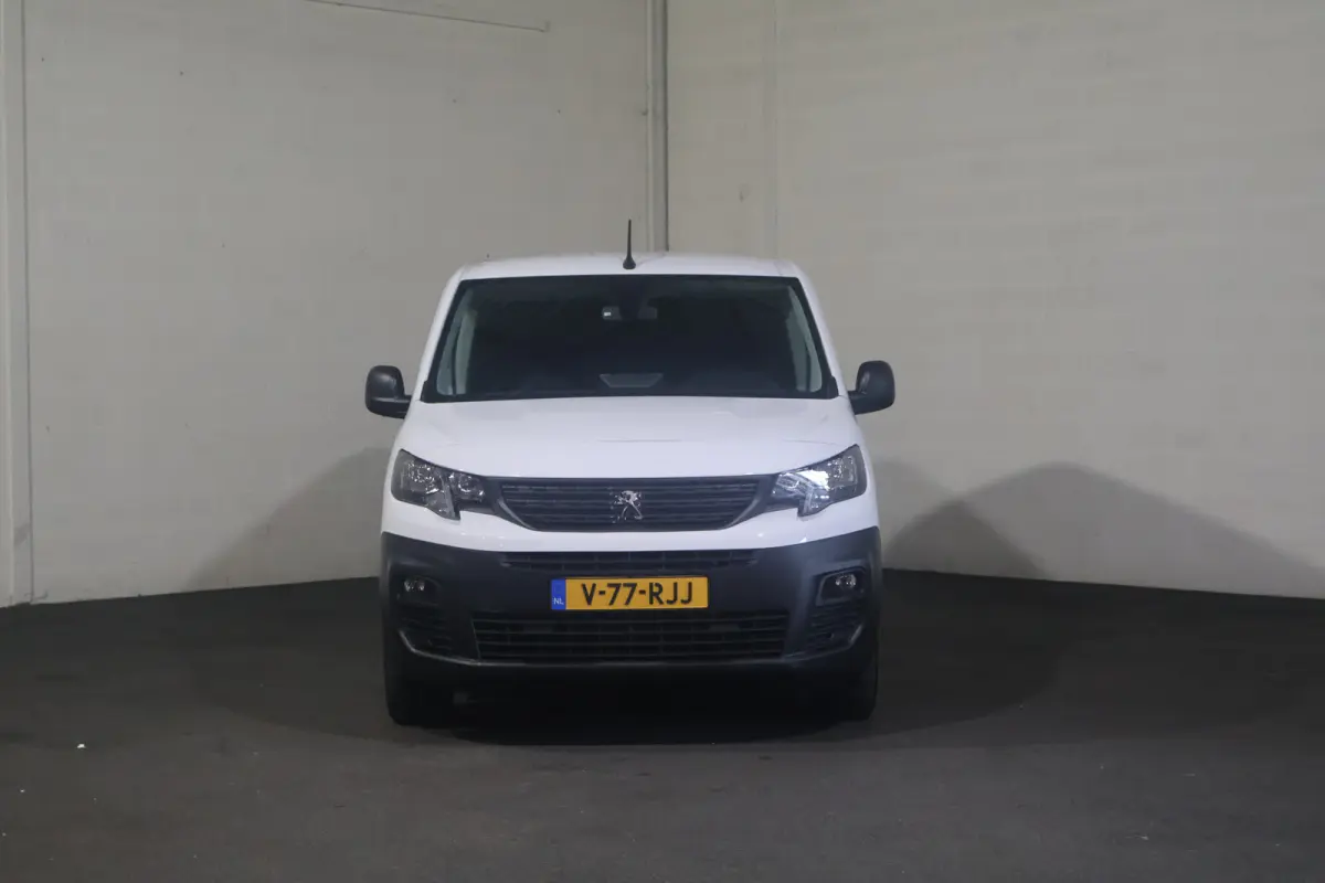 1.5 BlueHDI Premium Long 130PK Automaat Navigatie