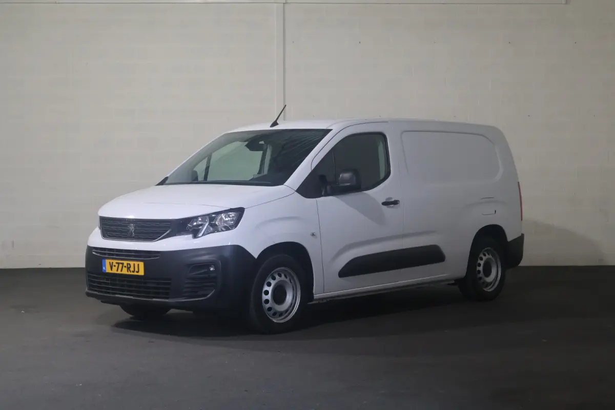 1.5 BlueHDI Premium Long 130PK Automaat Navigatie