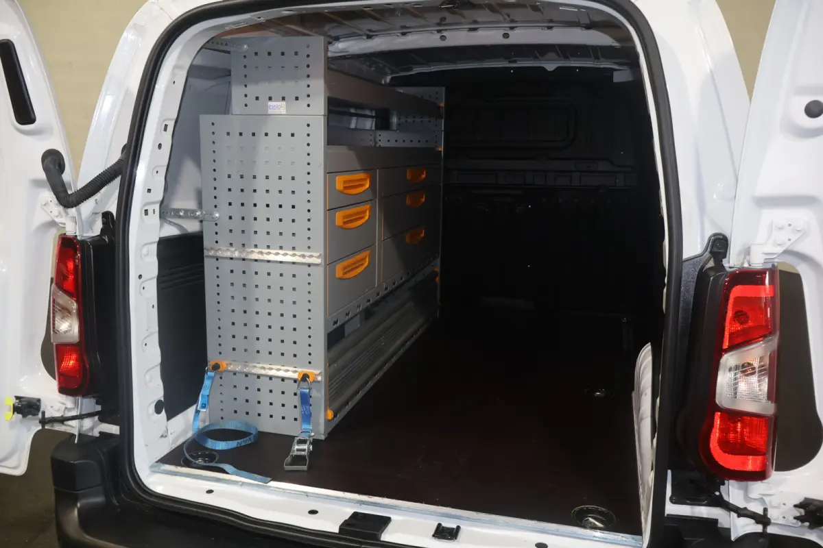 1.5 BlueHDI Premium Long 130PK Automaat Navigatie