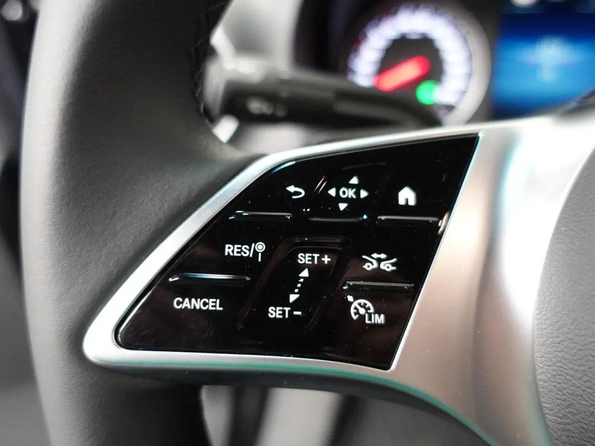 315 L3H2 Automaat Trekhaak Airco Adaptive Cruise Control Parkeersensoren Camera Leder