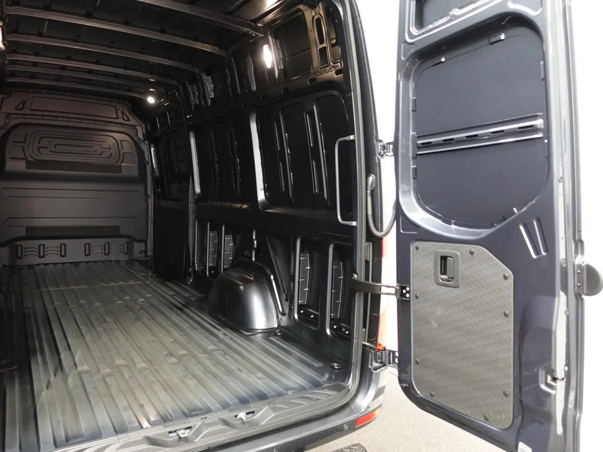 315 L3H2 Automaat Trekhaak Airco Adaptive Cruise Control Parkeersensoren Camera Leder