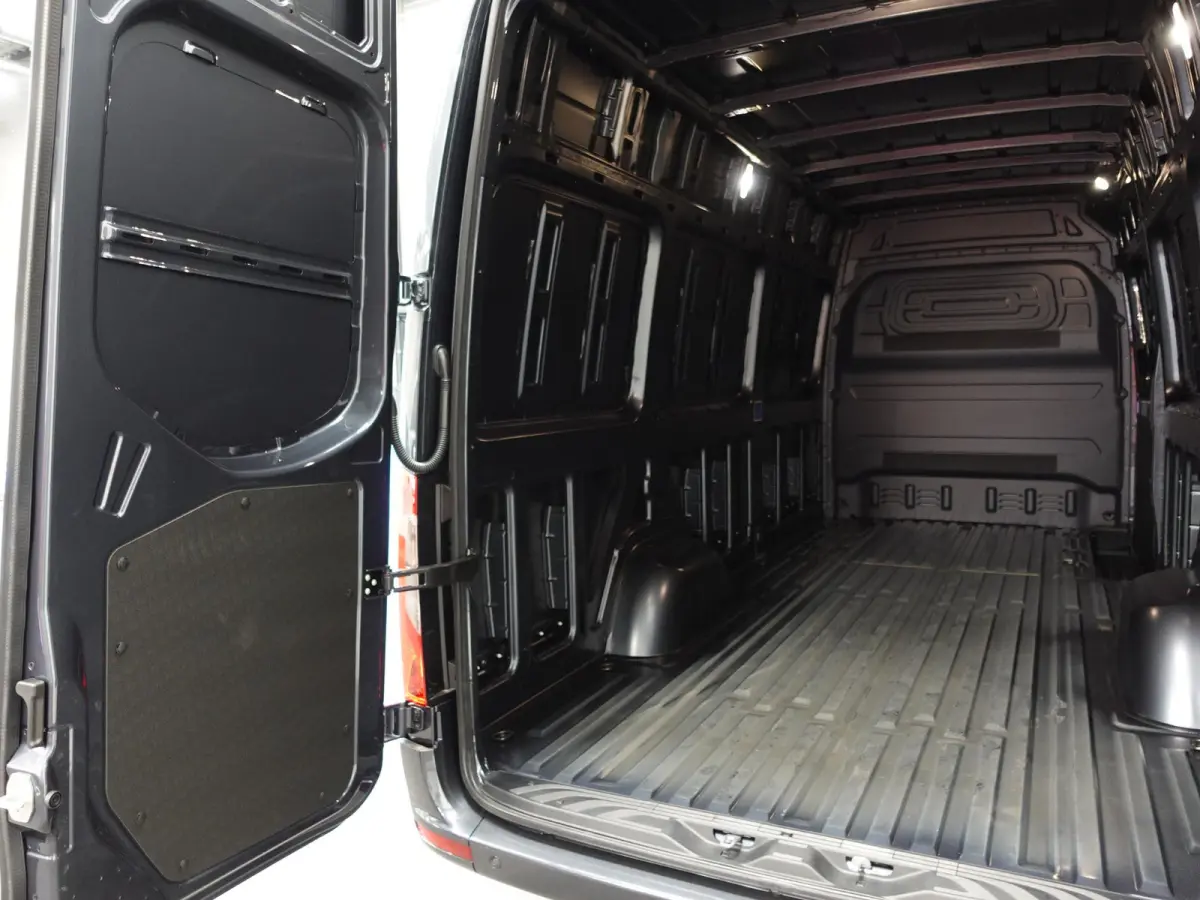 315 L3H2 Automaat Trekhaak Airco Adaptive Cruise Control Parkeersensoren Camera Leder