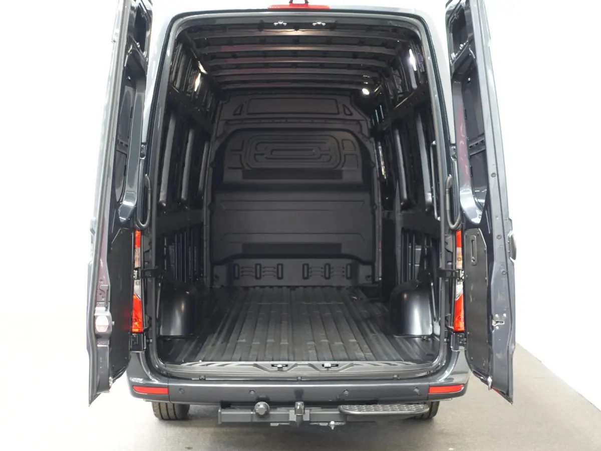 315 L3H2 Automaat Trekhaak Airco Adaptive Cruise Control Parkeersensoren Camera Leder