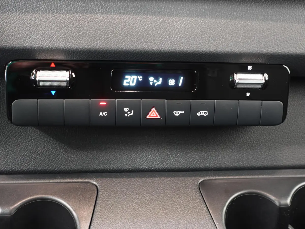 315 L3H2 Automaat Trekhaak Airco Adaptive Cruise Control Parkeersensoren Camera Leder