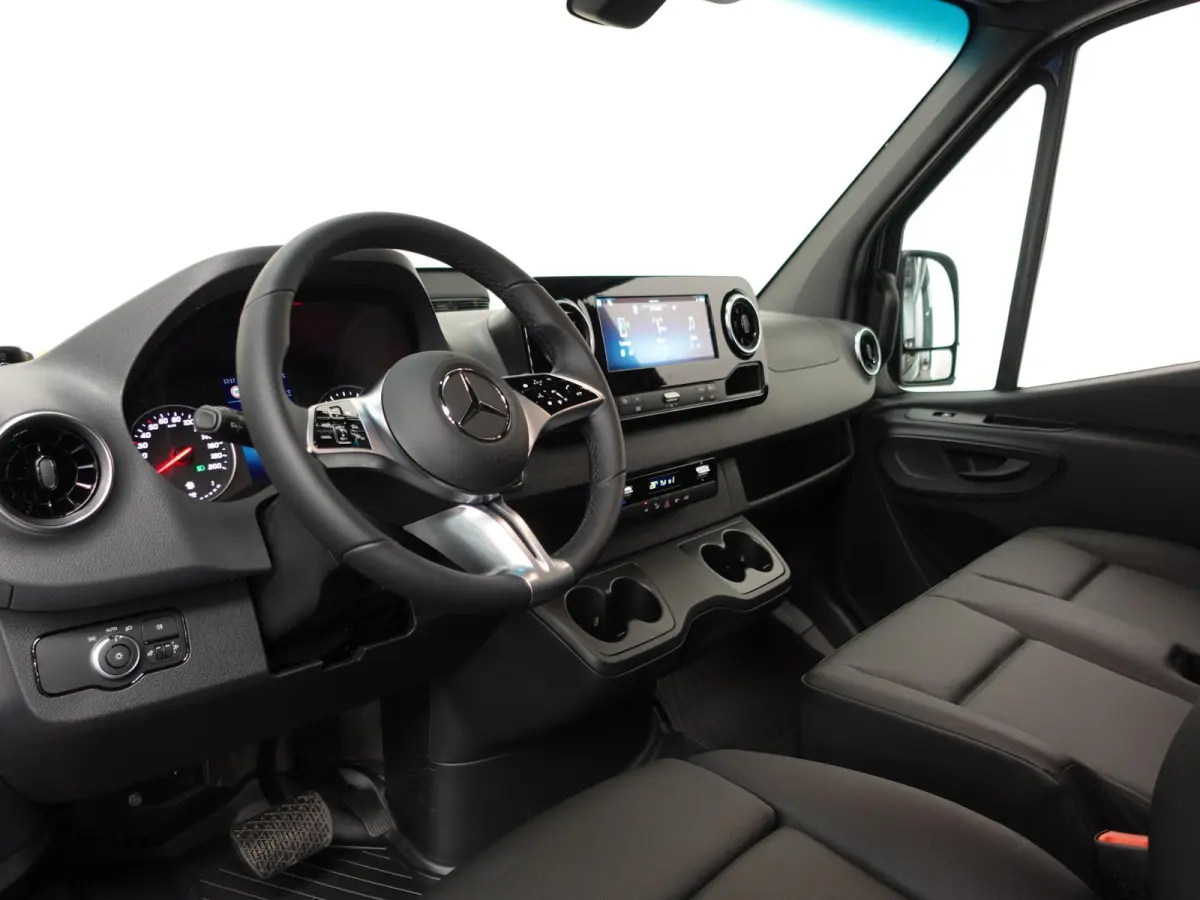 315 L3H2 Automaat Trekhaak Airco Adaptive Cruise Control Parkeersensoren Camera Leder