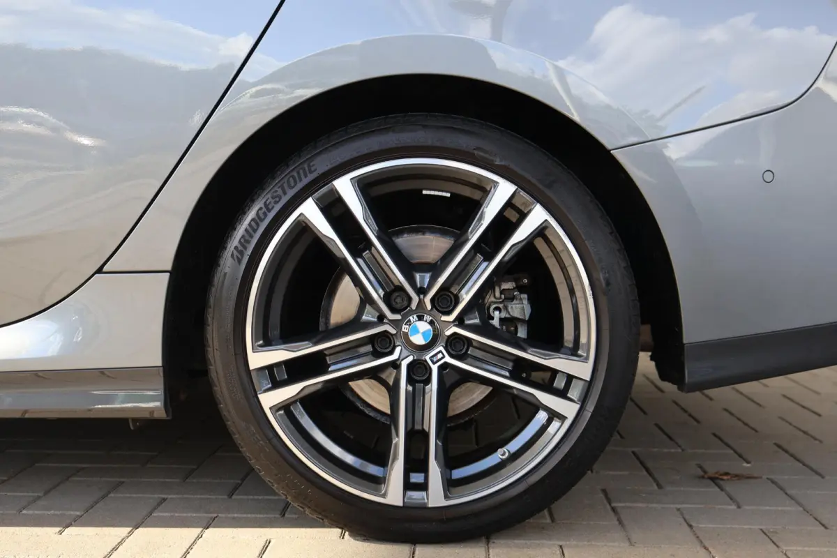 218i | M Sport | Parking Pack | HiFi | Head-Up Display