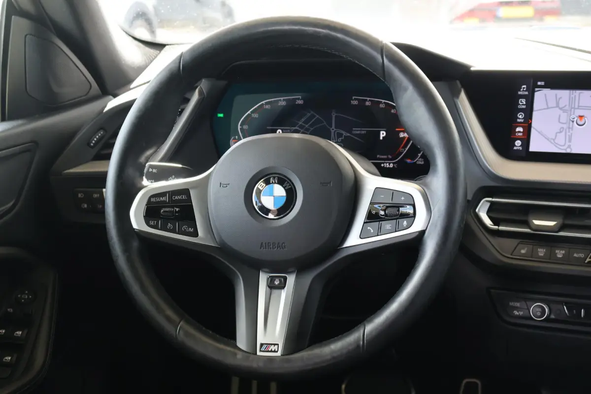 218i | M Sport | Parking Pack | HiFi | Head-Up Display