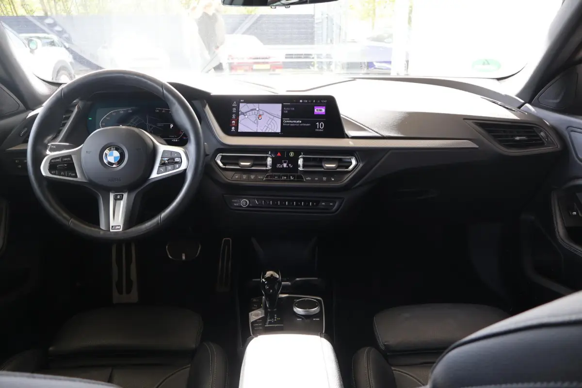 218i | M Sport | Parking Pack | HiFi | Head-Up Display