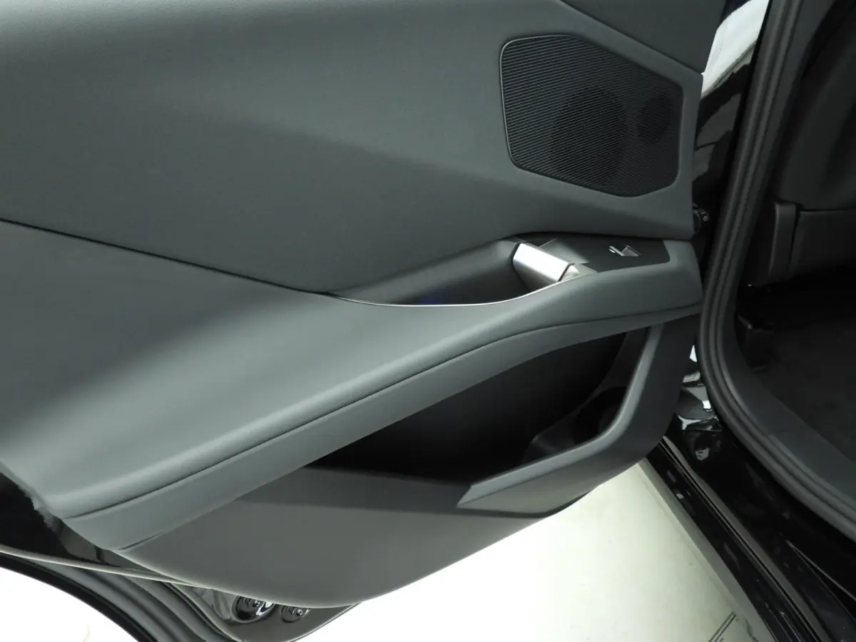 50 xDrive | M-Sportpakket | LED | HUD | Active cruise | SOH 100% | Panoramadak | Trekhaak | DAB | Harman-kardon sound | Alu 22 inch