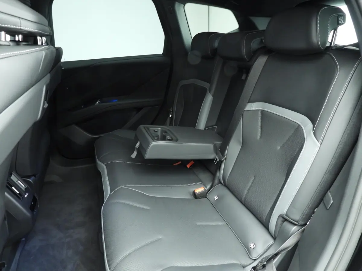 50 xDrive | M-Sportpakket | LED | HUD | Active cruise | SOH 100% | Panoramadak | Trekhaak | DAB | Harman-kardon sound | Alu 22 inch