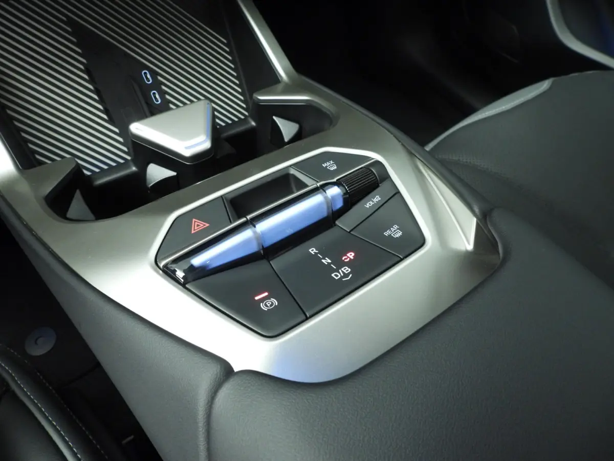 50 xDrive | M-Sportpakket | LED | HUD | Active cruise | SOH 100% | Panoramadak | Trekhaak | DAB | Harman-kardon sound | Alu 22 inch
