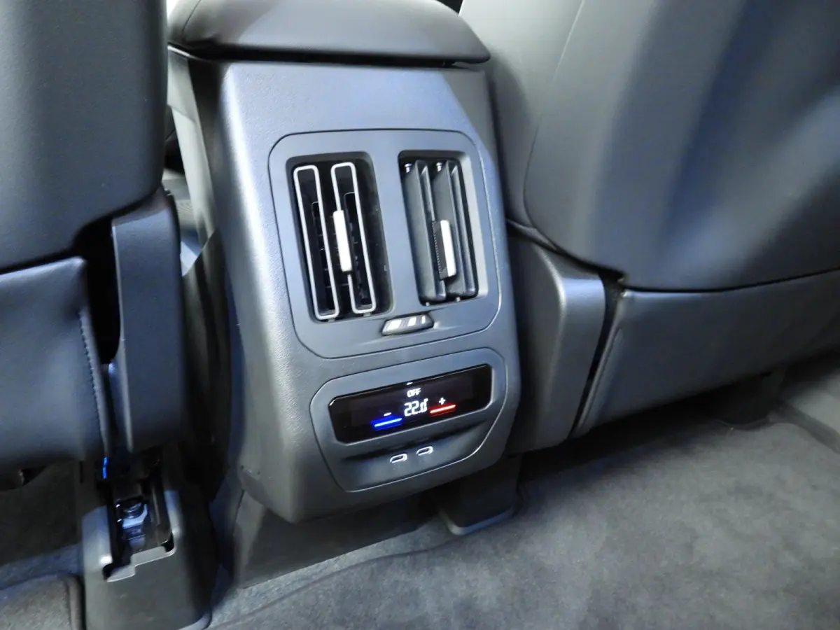 50 xDrive | M-Sportpakket | LED | HUD | Active cruise | SOH 100% | Panoramadak | Trekhaak | DAB | Harman-kardon sound | Alu 22 inch
