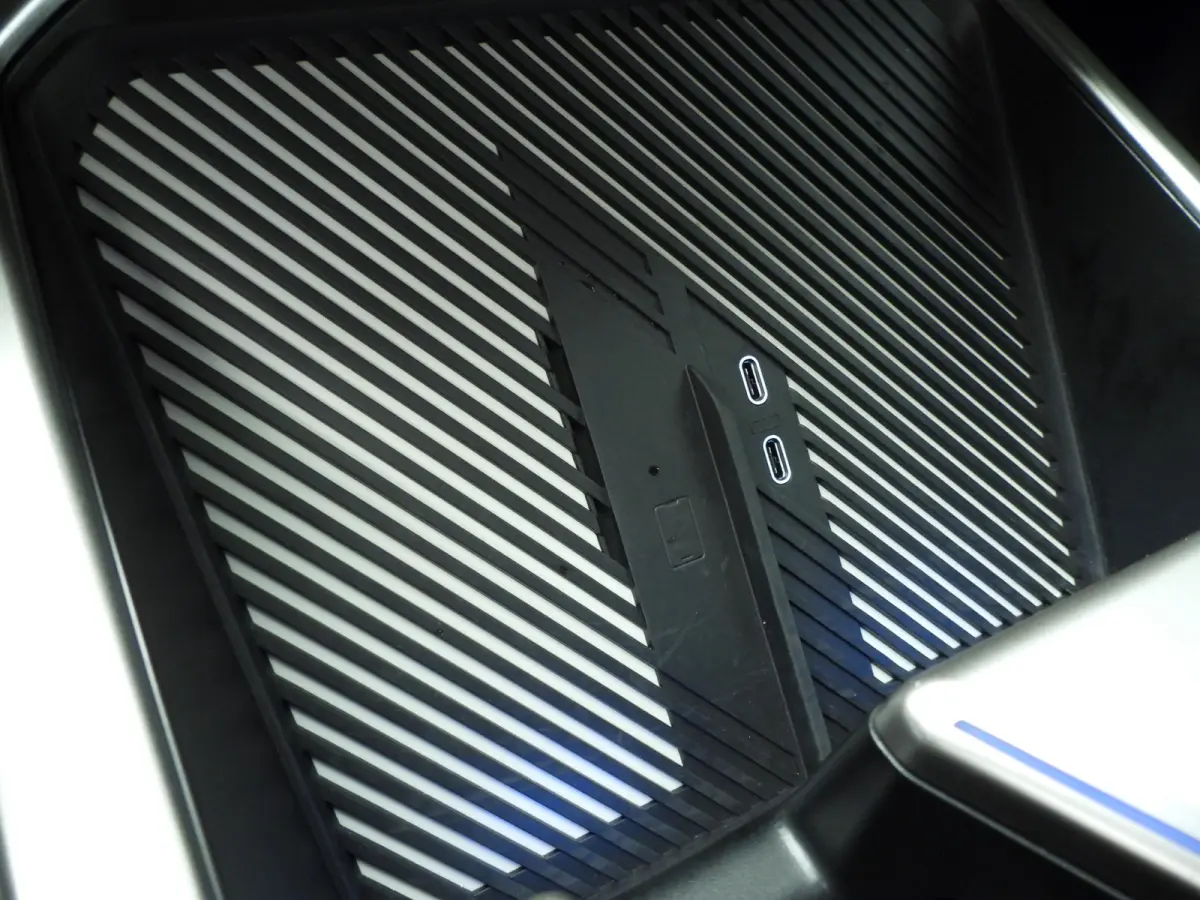 50 xDrive | M-Sportpakket | LED | HUD | Active cruise | SOH 100% | Panoramadak | Trekhaak | DAB | Harman-kardon sound | Alu 22 inch