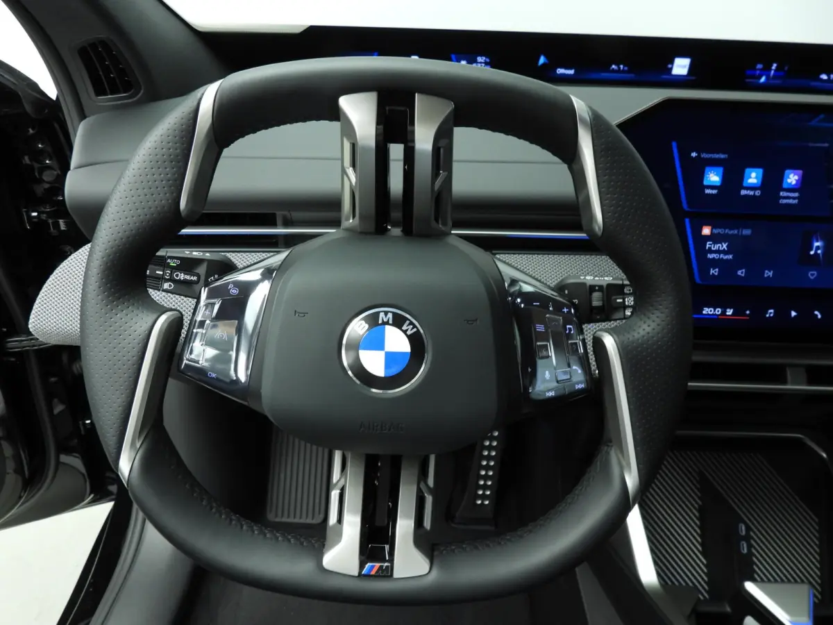 50 xDrive | M-Sportpakket | LED | HUD | Active cruise | SOH 100% | Panoramadak | Trekhaak | DAB | Harman-kardon sound | Alu 22 inch