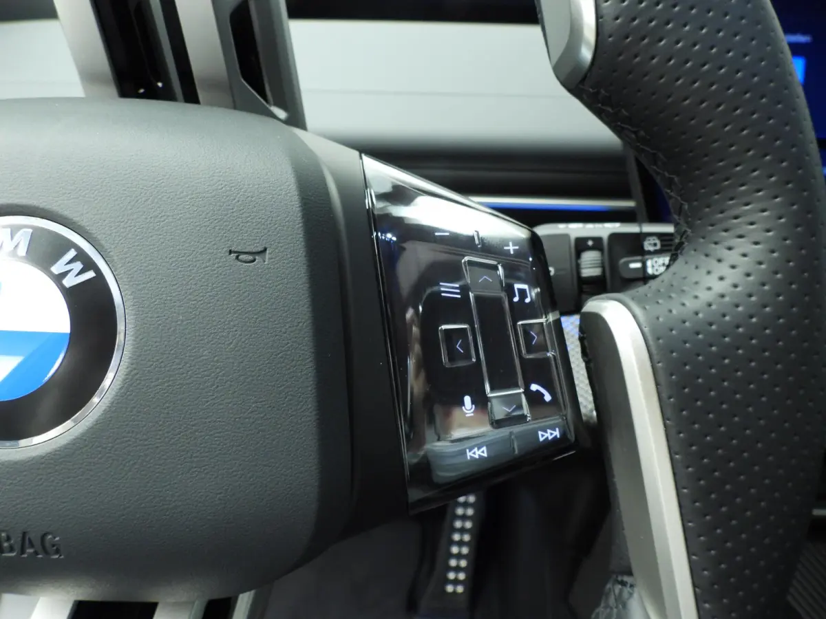 50 xDrive | M-Sportpakket | LED | HUD | Active cruise | SOH 100% | Panoramadak | Trekhaak | DAB | Harman-kardon sound | Alu 22 inch