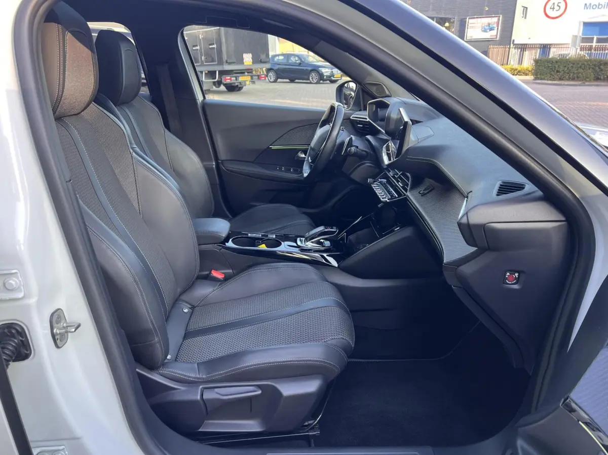 1.2 PureTech GT Pack Automaat Trekhaak Clima Cruise