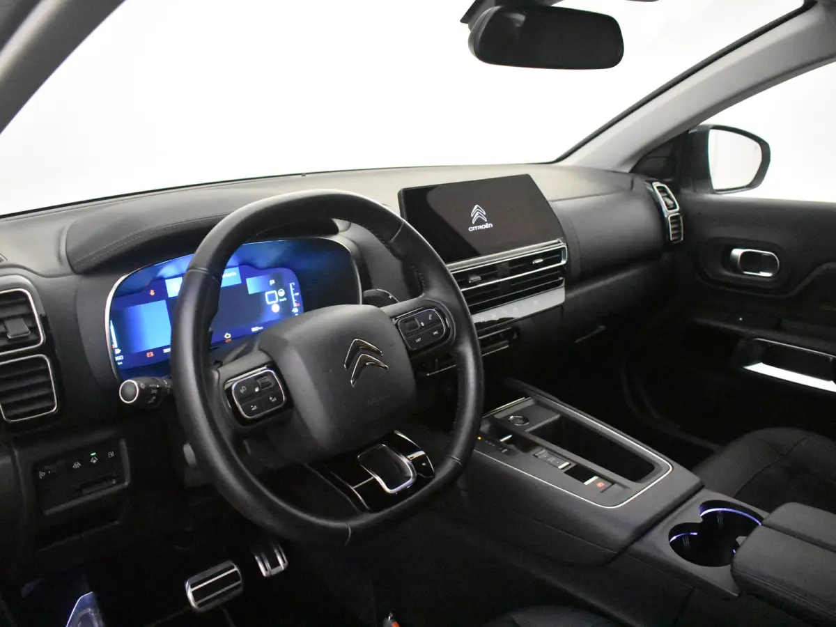 1.6 Plug-in Hybrid 180 Business Plus l Dodehoek Assist l Camera l Parkeersensoren l Navi l Stoelverwarming l Apple Car play / Android l
