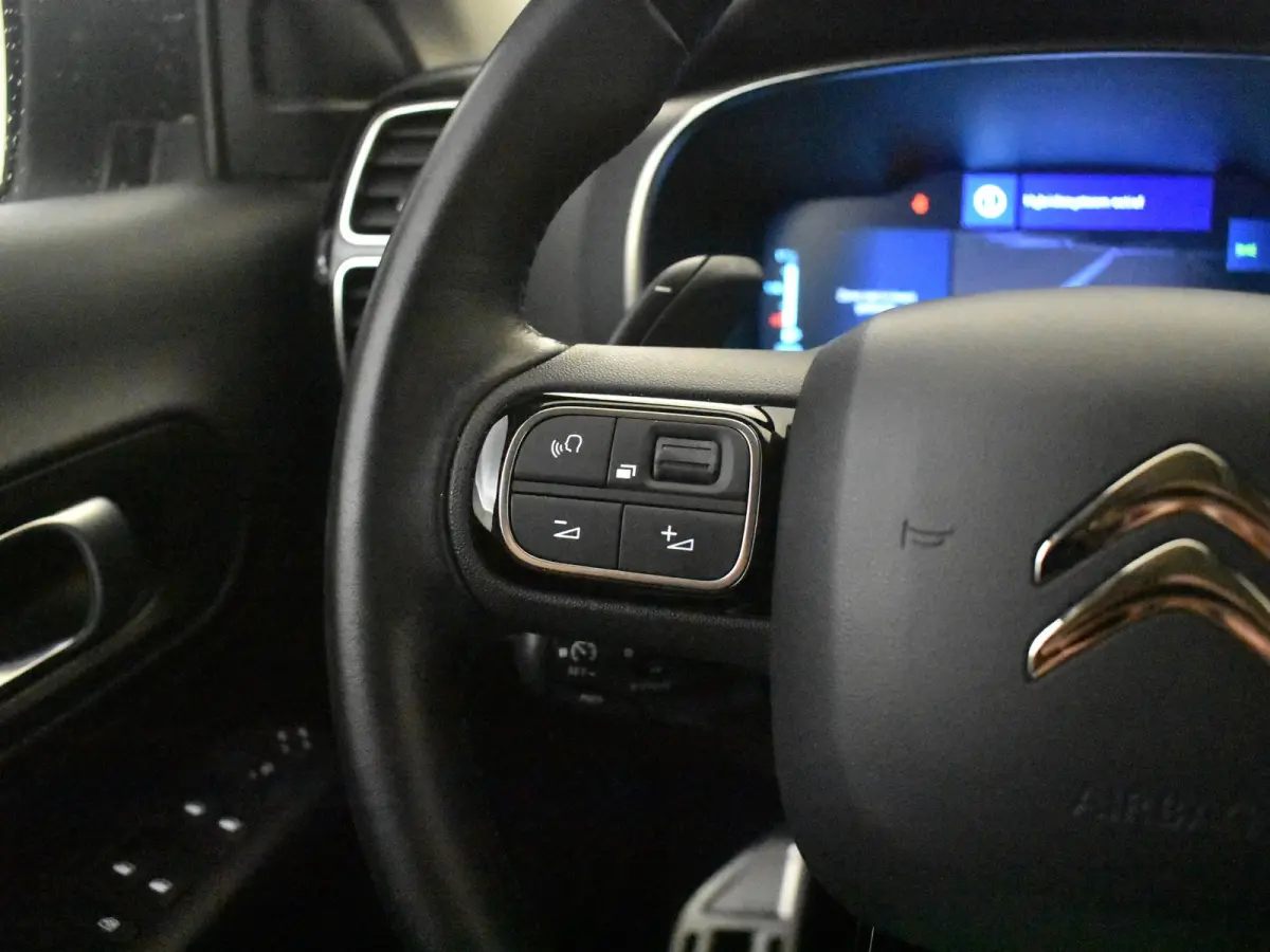 1.6 Plug-in Hybrid 180 Business Plus l Dodehoek Assist l Camera l Parkeersensoren l Navi l Stoelverwarming l Apple Car play / Android l
