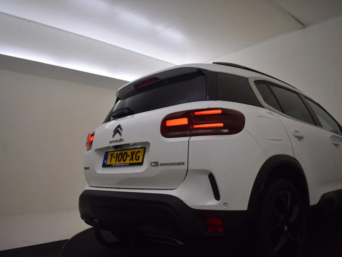 1.6 Plug-in Hybrid 180 Business Plus l Dodehoek Assist l Camera l Parkeersensoren l Navi l Stoelverwarming l Apple Car play / Android l