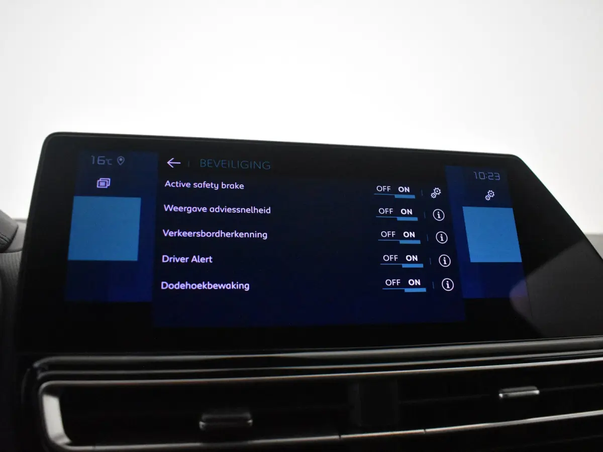 1.6 Plug-in Hybrid 180 Business Plus l Dodehoek Assist l Camera l Parkeersensoren l Navi l Stoelverwarming l Apple Car play / Android l