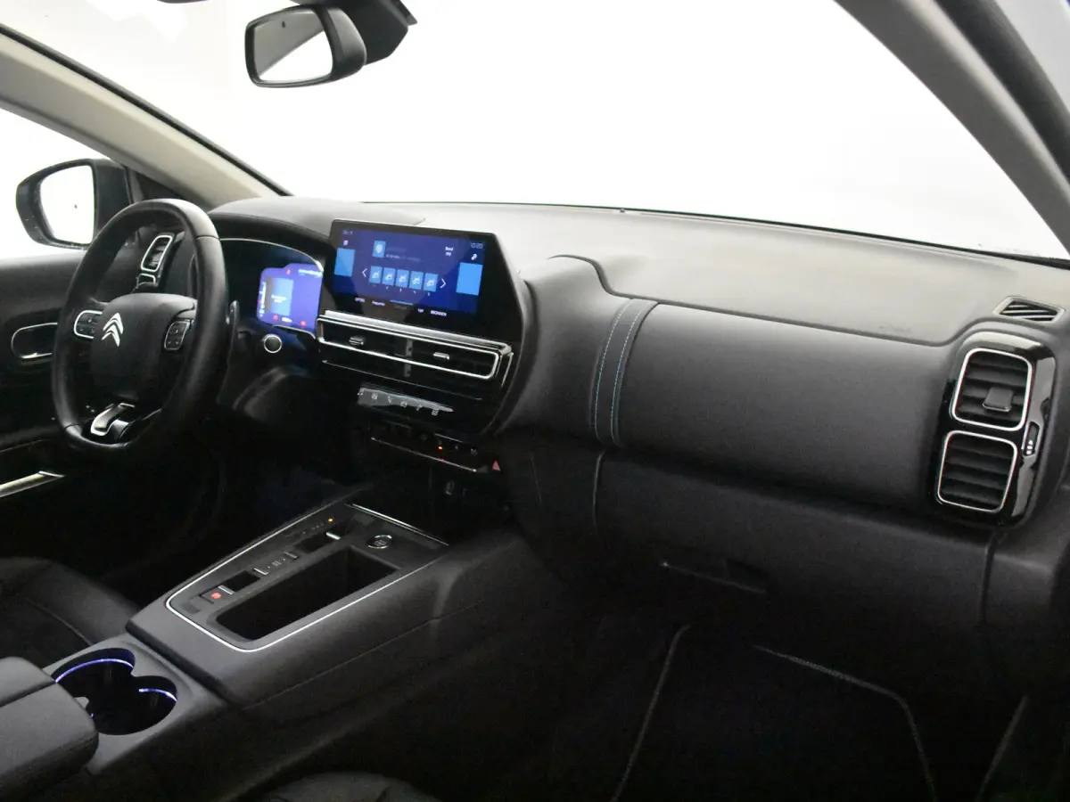 1.6 Plug-in Hybrid 180 Business Plus l Dodehoek Assist l Camera l Parkeersensoren l Navi l Stoelverwarming l Apple Car play / Android l