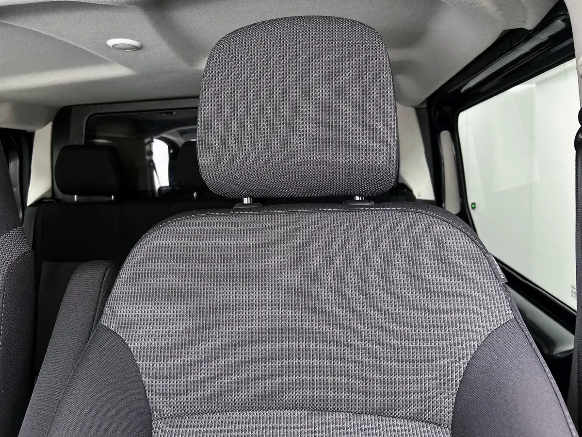 2.0 Blue dCi 150PK Automaat L2H1 Dubbele Cabine Navigatie Airco Lichtmetalen velgen Betimmering Trekhaak Camera Parkeer sensoren Dab