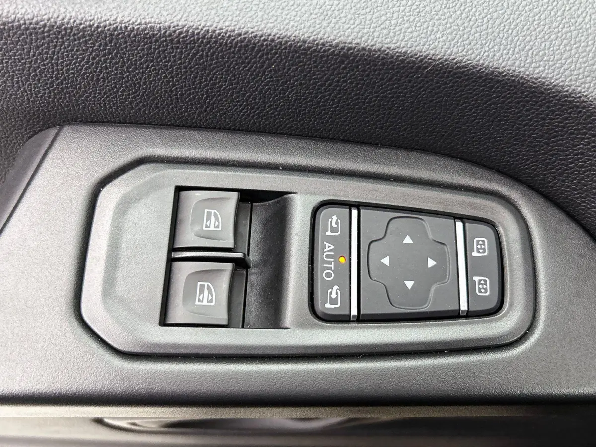 2.0 Blue dCi 150PK Automaat L2H1 Dubbele Cabine Navigatie Airco Lichtmetalen velgen Betimmering Trekhaak Camera Parkeer sensoren Dab