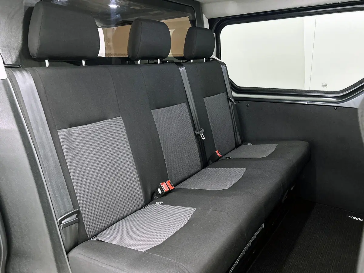 2.0 Blue dCi 150PK Automaat L2H1 Dubbele Cabine Navigatie Airco Lichtmetalen velgen Betimmering Trekhaak Camera Parkeer sensoren Dab