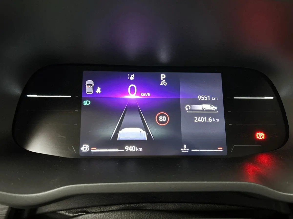 2.0 Blue dCi 150PK Automaat L2H1 Dubbele Cabine Navigatie Airco Lichtmetalen velgen Betimmering Trekhaak Camera Parkeer sensoren Dab