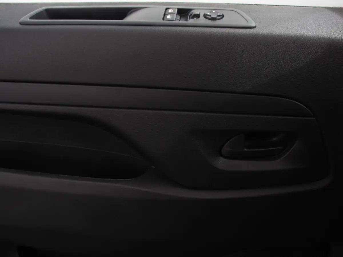 L2 136 Automaat 75 kWh Automatische Airco Multimedia scherm Cruise Control Dab