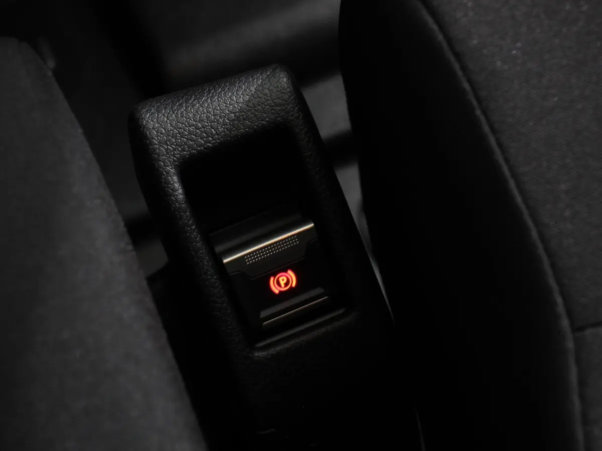 L2 136 Automaat 75 kWh Automatische Airco Multimedia scherm Cruise Control Dab