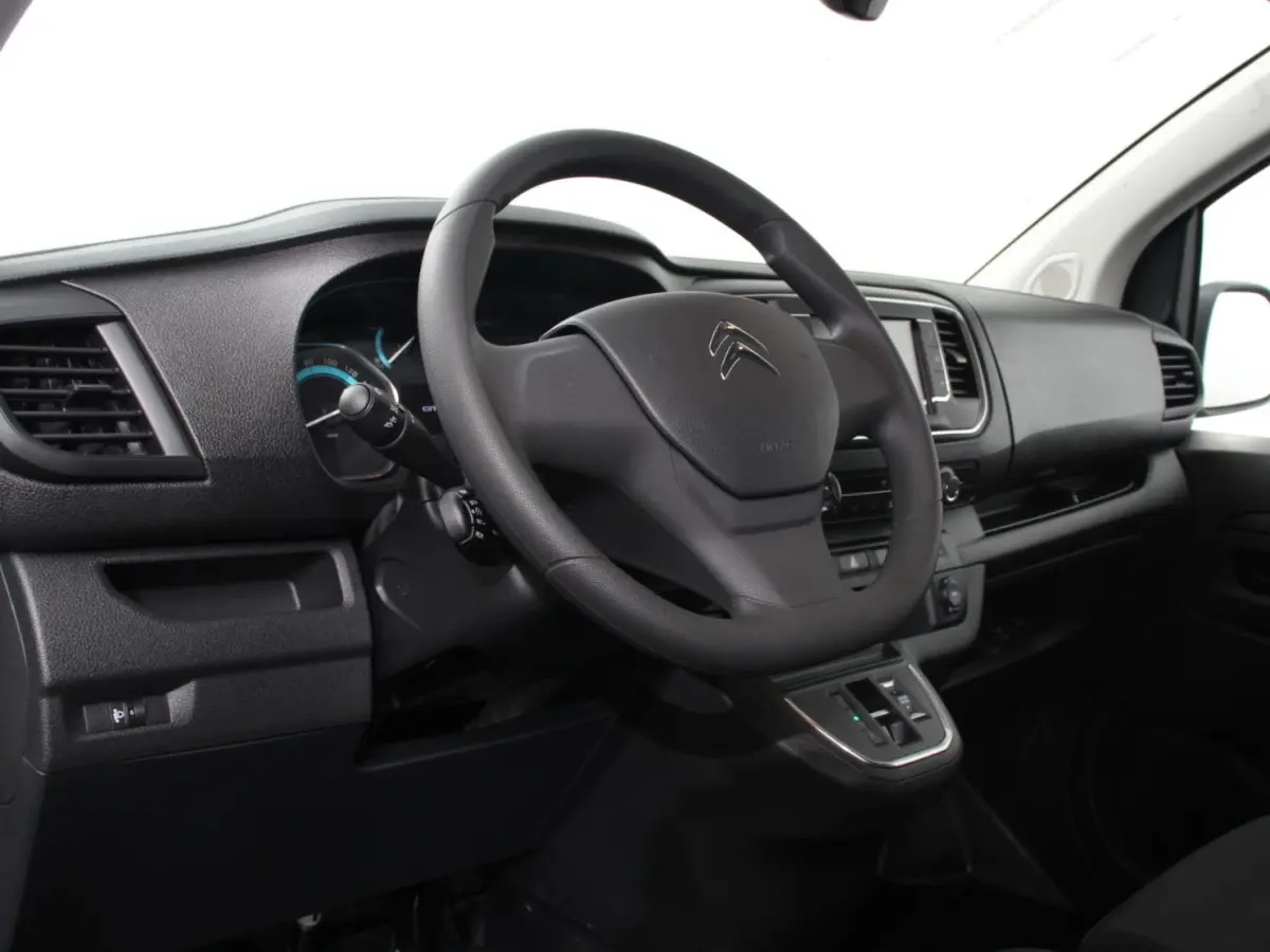 L2 136 Automaat 75 kWh Automatische Airco Multimedia scherm Cruise Control Dab