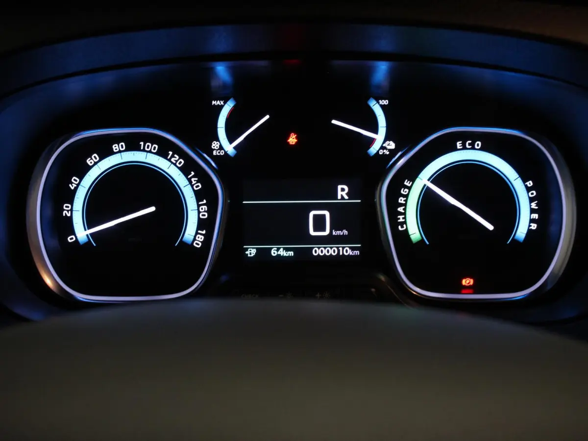 L2 136 Automaat 75 kWh Automatische Airco Multimedia scherm Cruise Control Dab