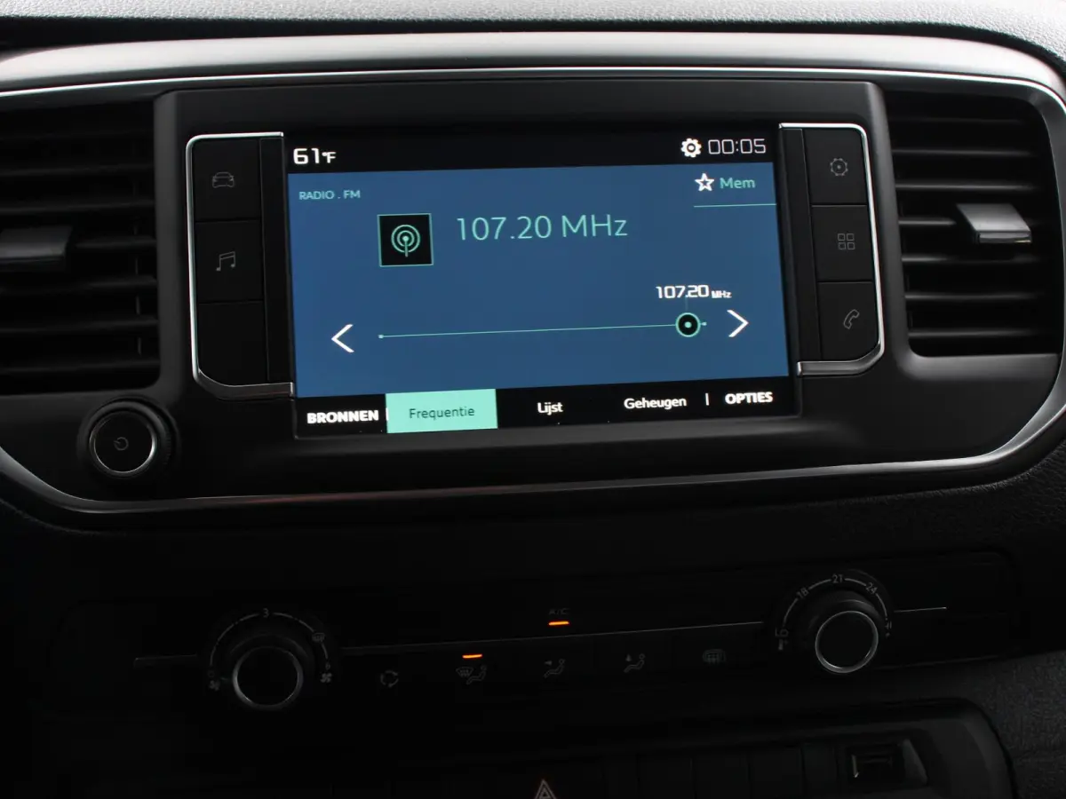 L2 136 Automaat 75 kWh Automatische Airco Multimedia scherm Cruise Control Dab