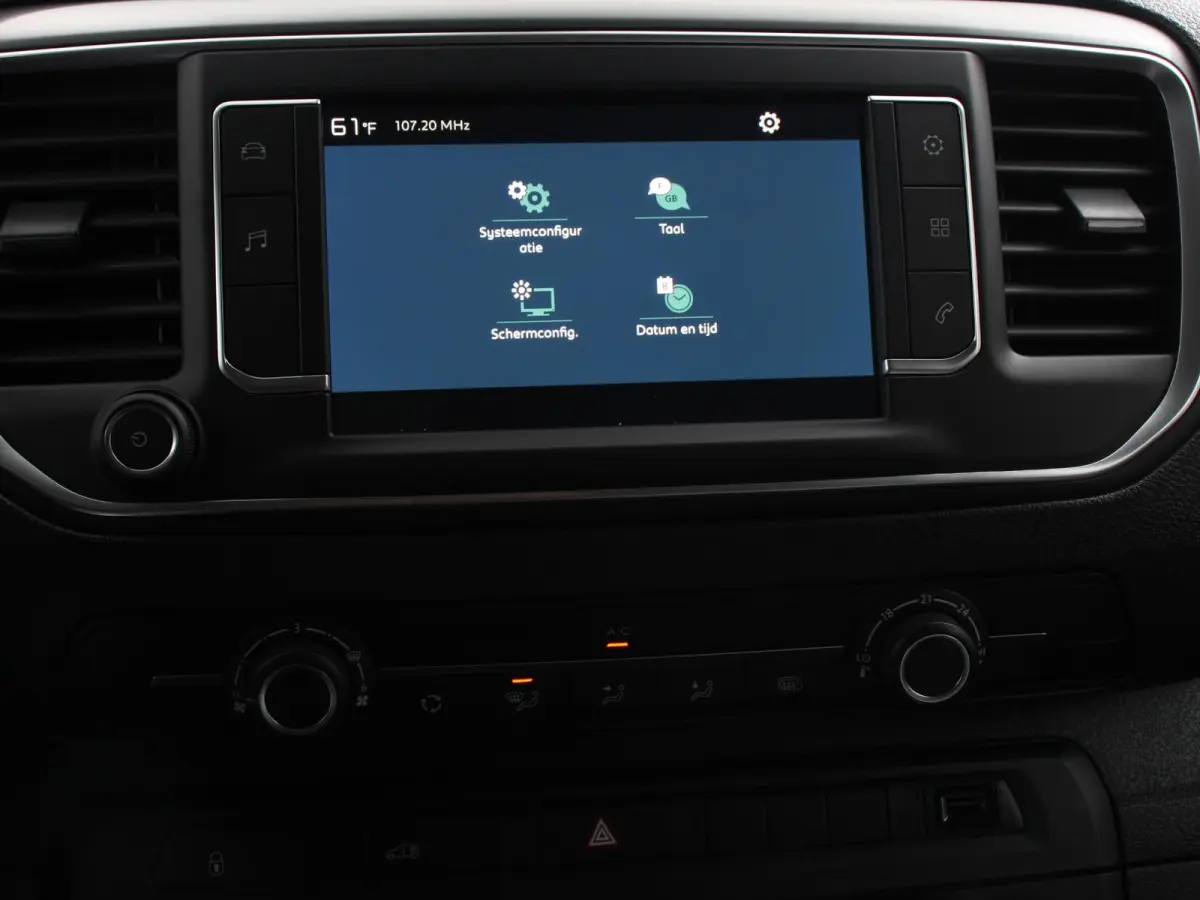 L2 136 Automaat 75 kWh Automatische Airco Multimedia scherm Cruise Control Dab