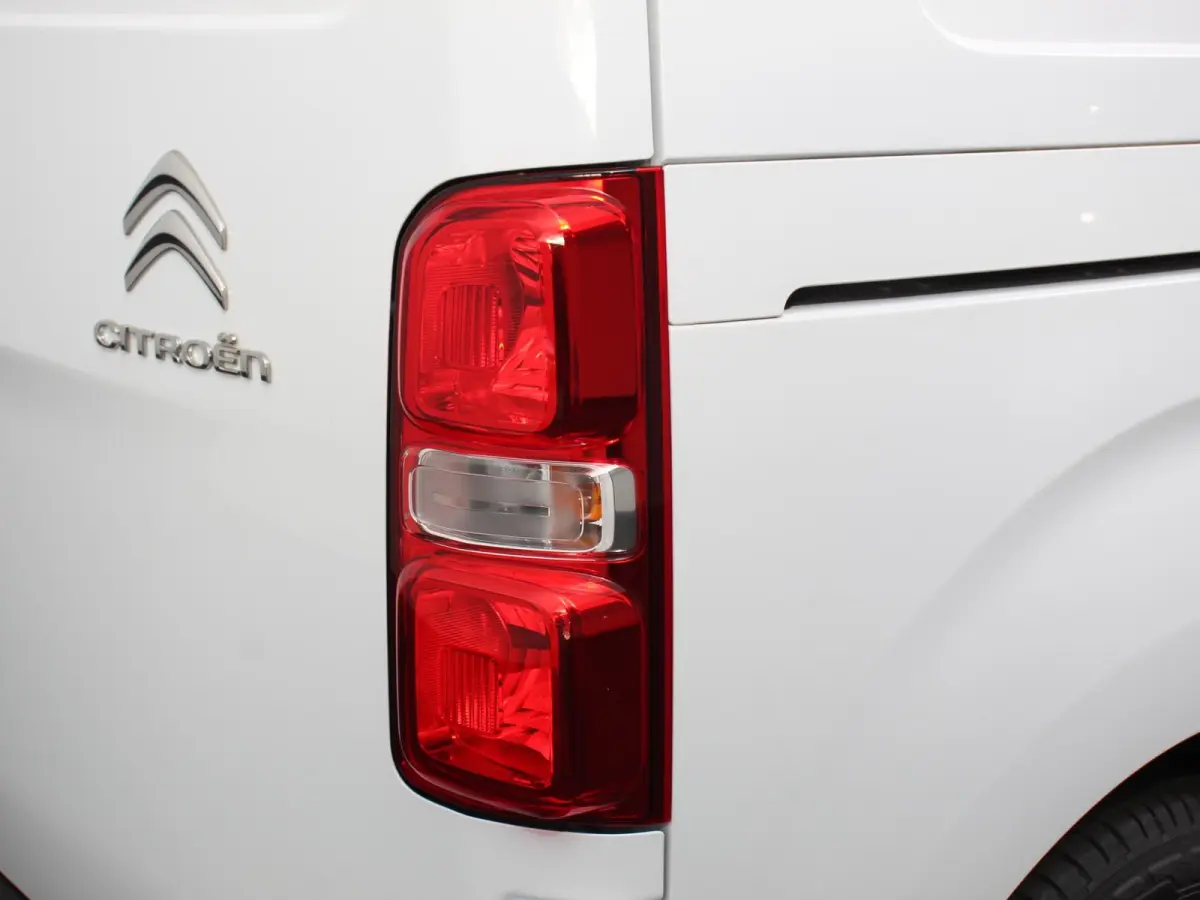 L2 136 Automaat 75 kWh Automatische Airco Multimedia scherm Cruise Control Dab
