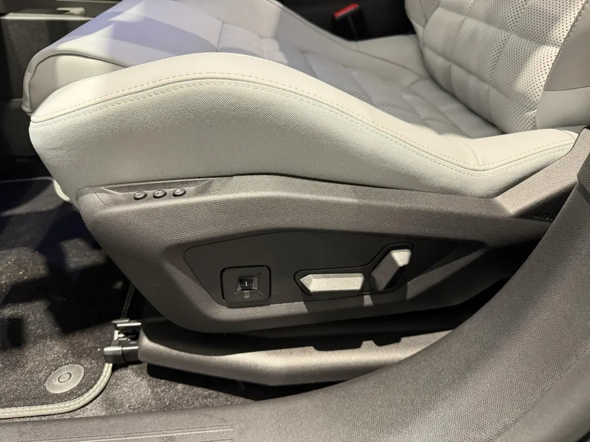 1.2 Hybrid 145 Max l MASSAGE l ELEKT. STOELEN l NAVI l CAMERA