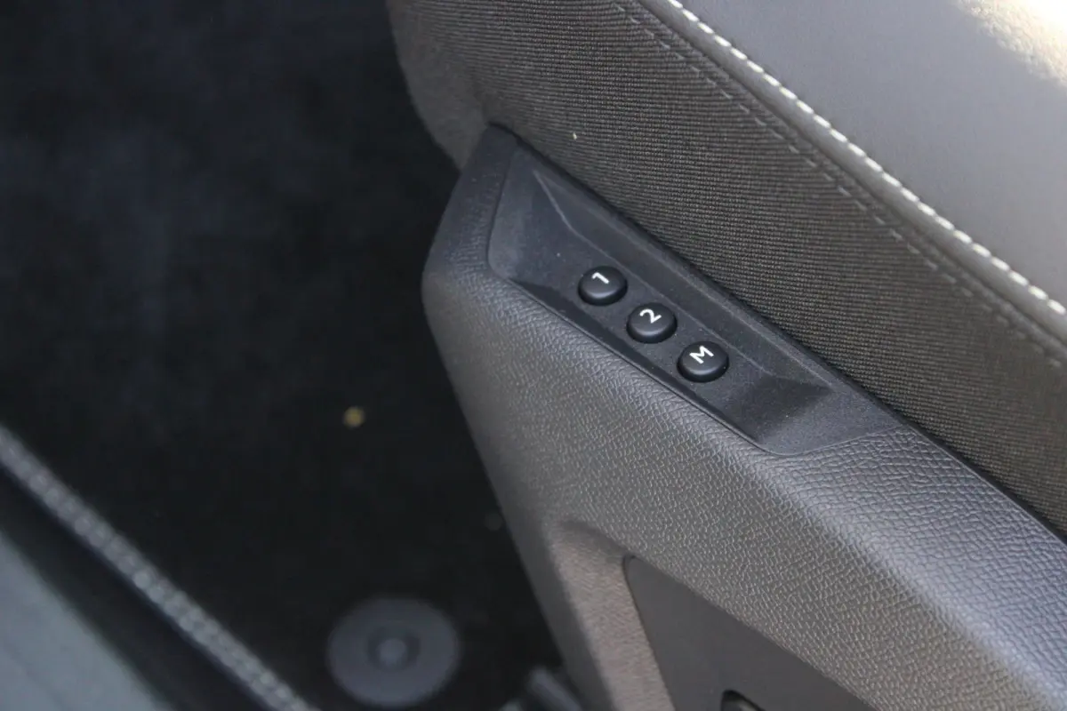GT Avantage 73 kWh 7p | Fase 3 laden | SOH 100% | Luxe stoelen | Elektrische verstelbare stoelen | Alcantara | NL auto |