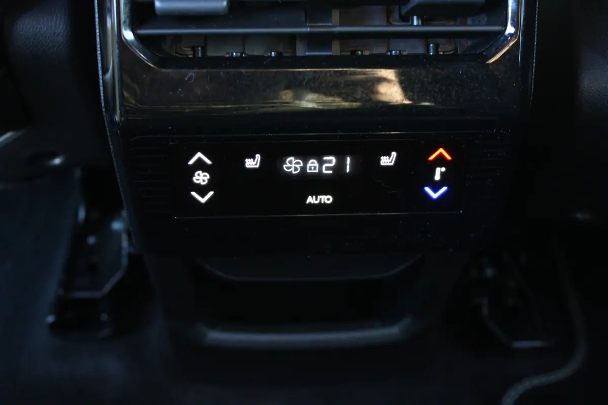 GT Avantage 73 kWh 7p | Fase 3 laden | SOH 100% | Luxe stoelen | Elektrische verstelbare stoelen | Alcantara | NL auto |