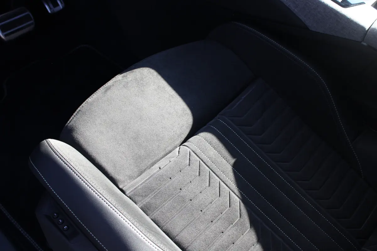 GT Avantage 73 kWh 7p | Fase 3 laden | SOH 100% | Luxe stoelen | Elektrische verstelbare stoelen | Alcantara | NL auto |