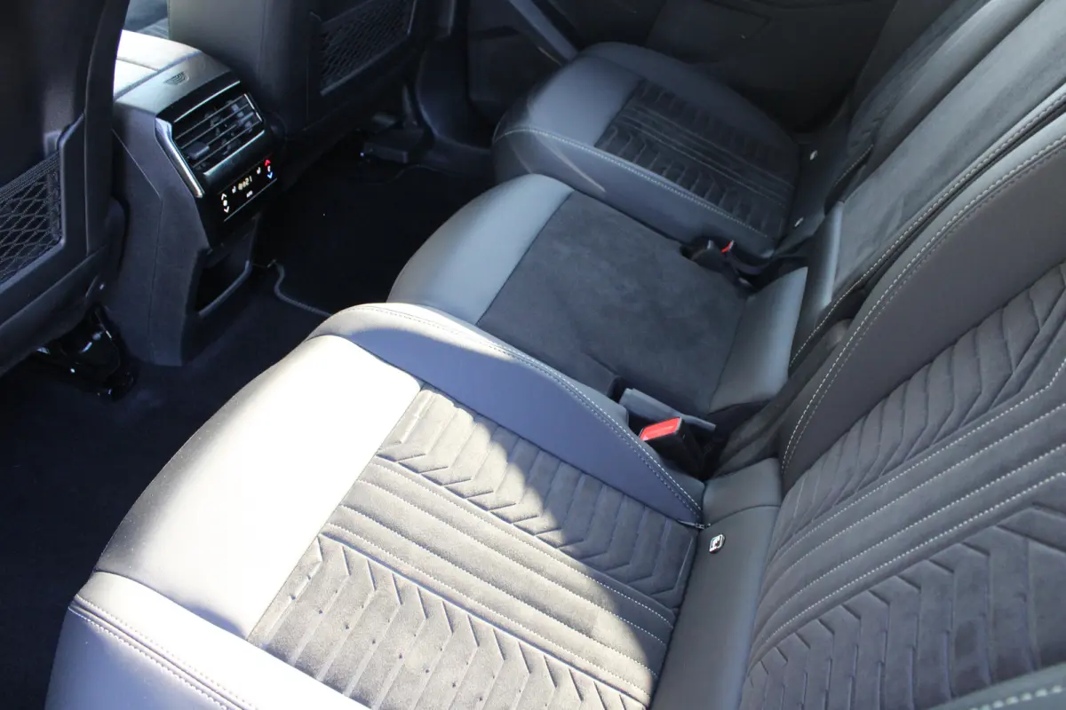 GT Avantage 73 kWh 7p | Fase 3 laden | SOH 100% | Luxe stoelen | Elektrische verstelbare stoelen | Alcantara | NL auto |