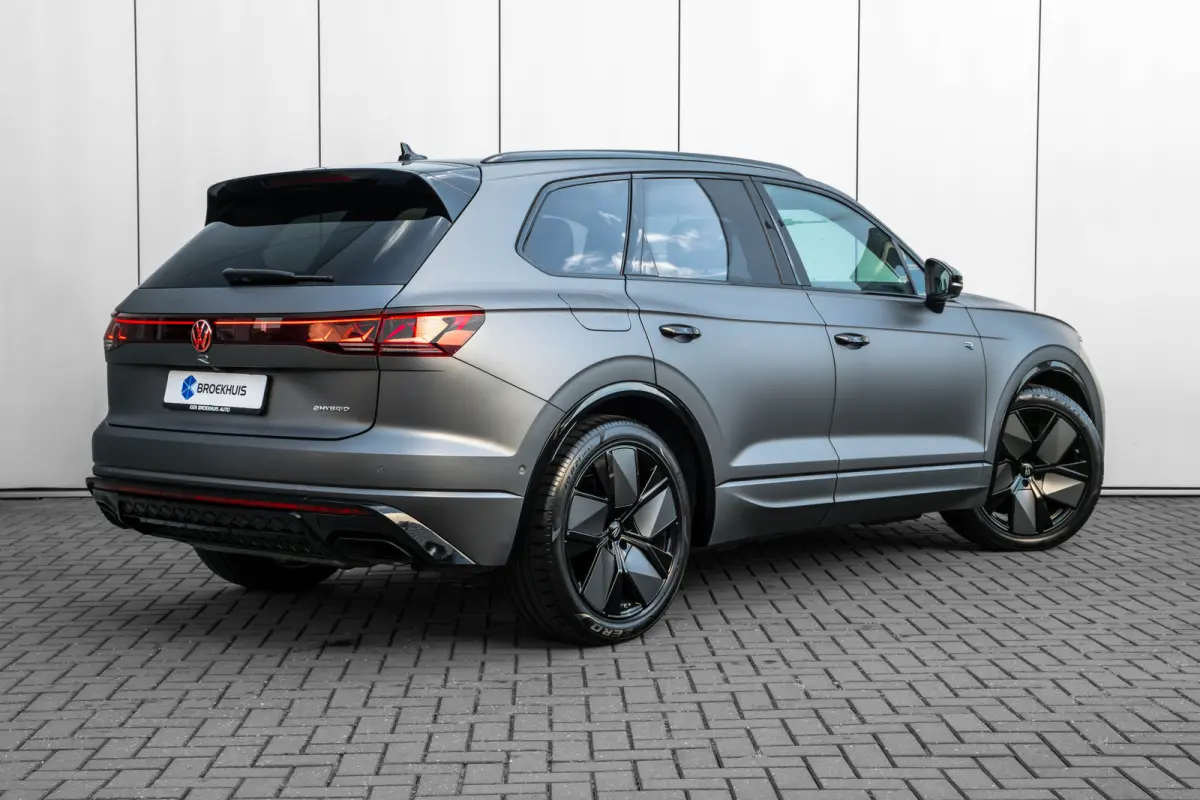 3.0 TSi eHybrid 4MOTION R Edition l Panoramadak l Luchtvering l 360gr Camera l Stoelkoeling l Massage l Elektr. Stoel Incl Memory l