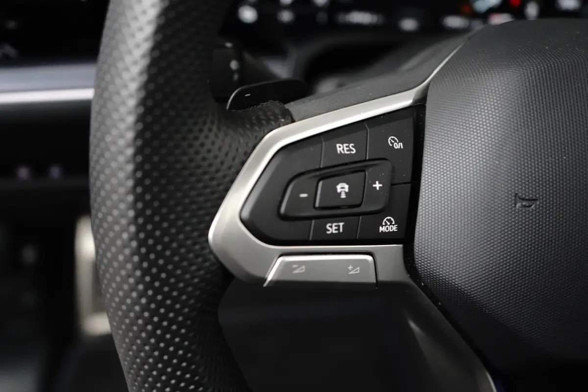 3.0 TSi eHybrid 4MOTION R Edition l Panoramadak l Luchtvering l 360gr Camera l Stoelkoeling l Massage l Elektr. Stoel Incl Memory l