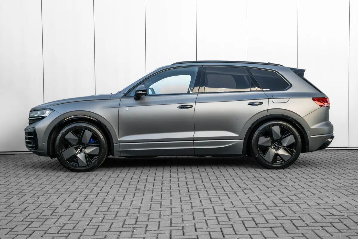 3.0 TSi eHybrid 4MOTION R Edition l Panoramadak l Luchtvering l 360gr Camera l Stoelkoeling l Massage l Elektr. Stoel Incl Memory l