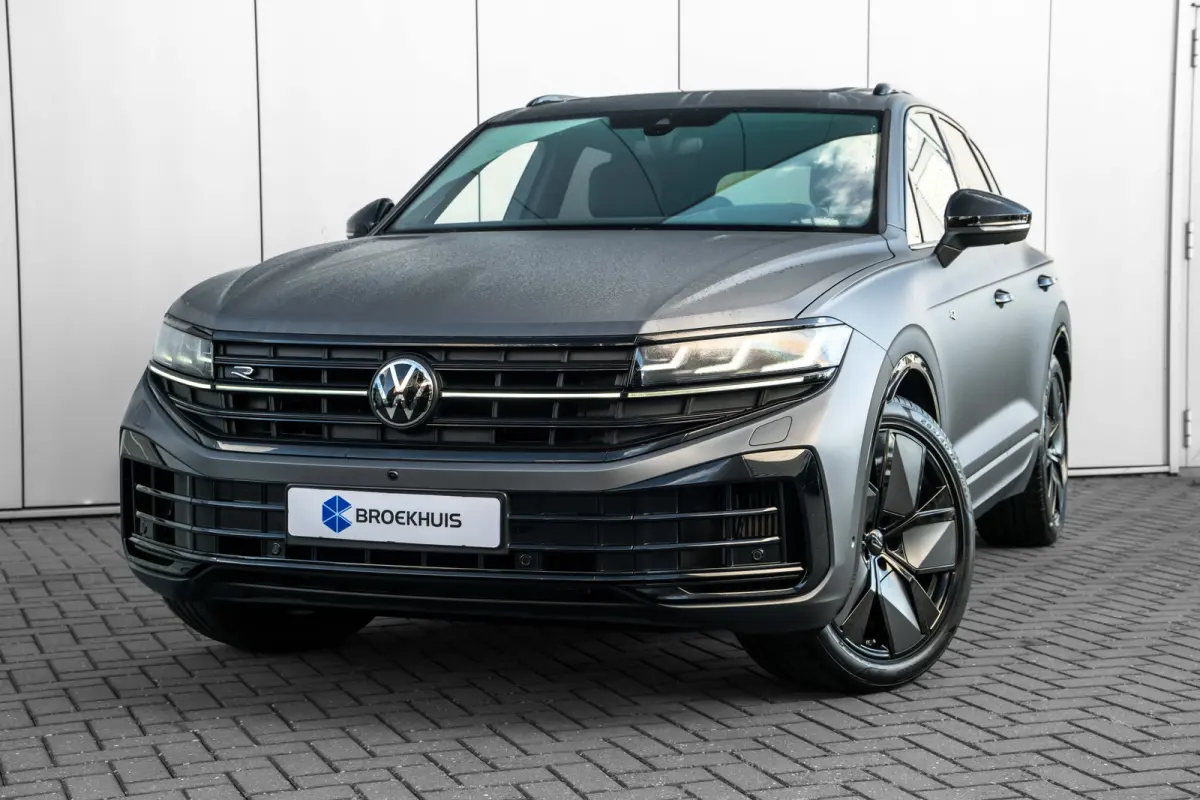 3.0 TSi eHybrid 4MOTION R Edition l Panoramadak l Luchtvering l 360gr Camera l Stoelkoeling l Massage l Elektr. Stoel Incl Memory l